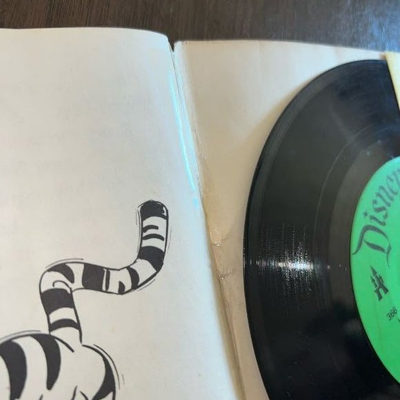 Vintage Walt Disney Winnie the Pooh and Tigger Too Book & Record - Picture 5 of 8
